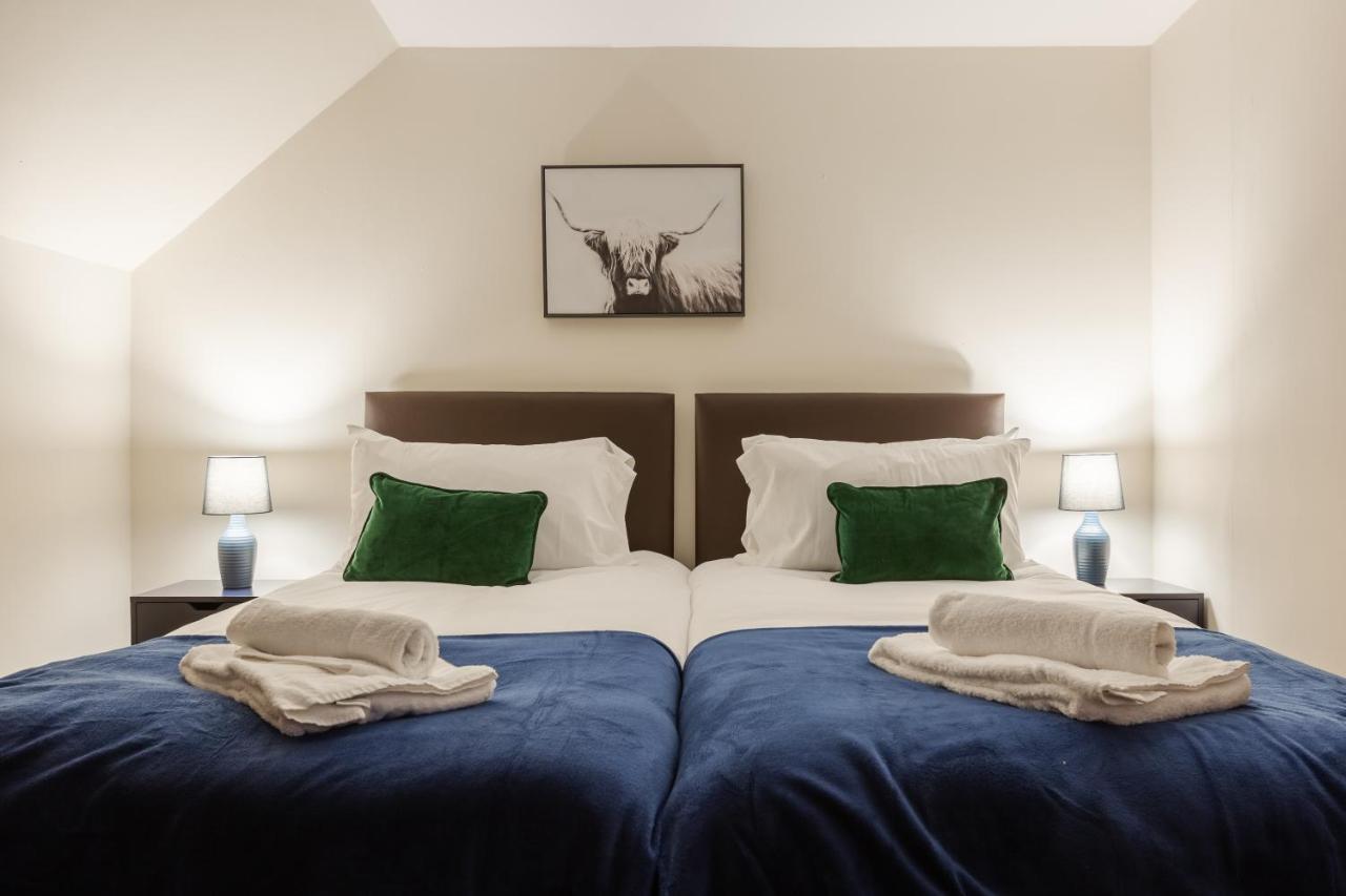 Albert - 5 Bedrooms Sleeps 11 Parking Wi-Fi Contractors 프레스턴 외부 사진