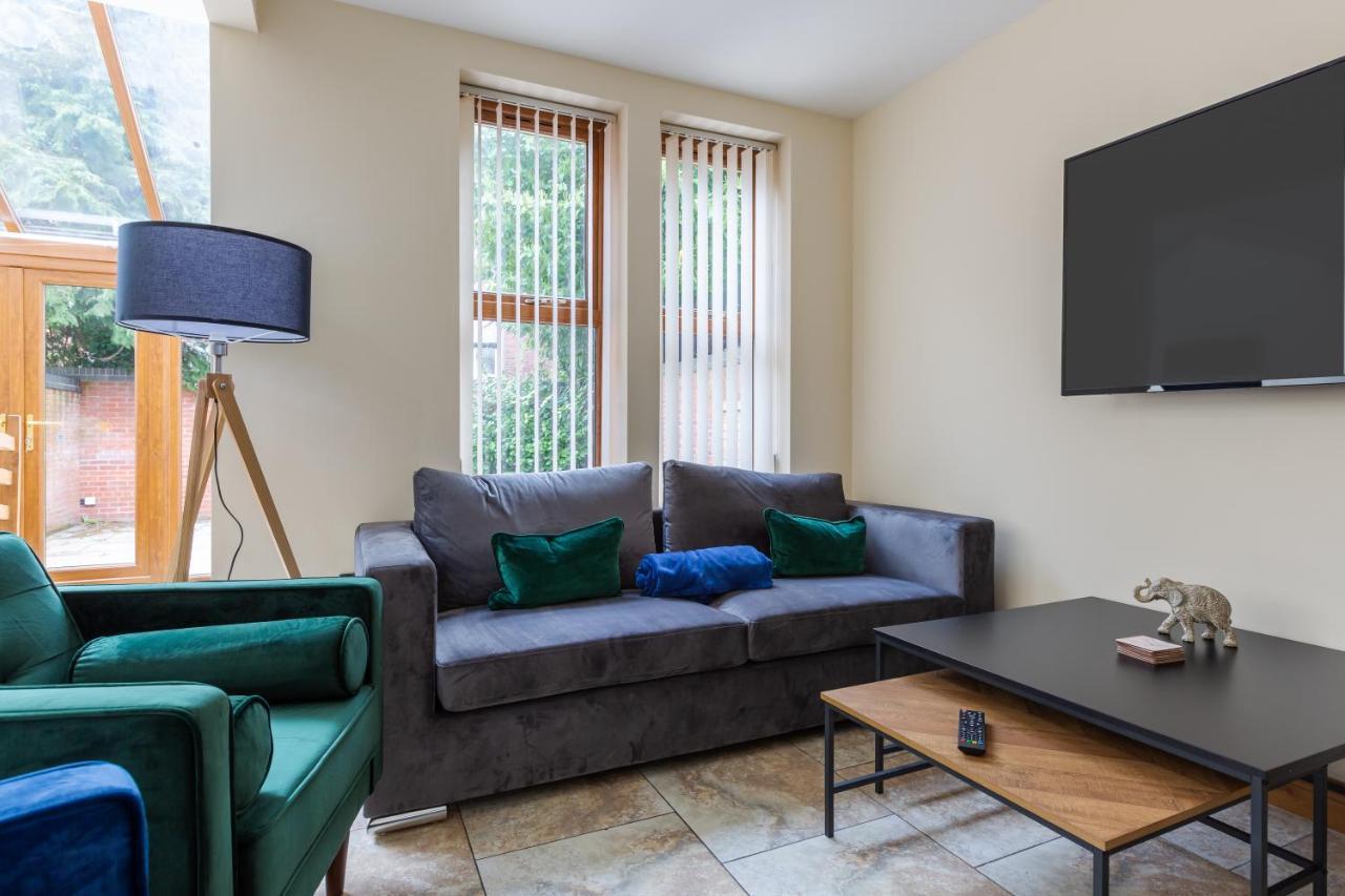 Albert - 5 Bedrooms Sleeps 11 Parking Wi-Fi Contractors 프레스턴 외부 사진