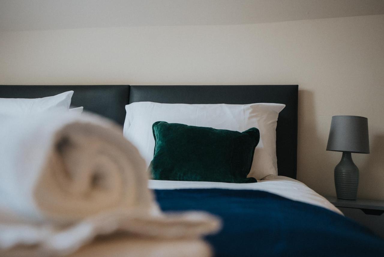 Albert - 5 Bedrooms Sleeps 11 Parking Wi-Fi Contractors 프레스턴 외부 사진